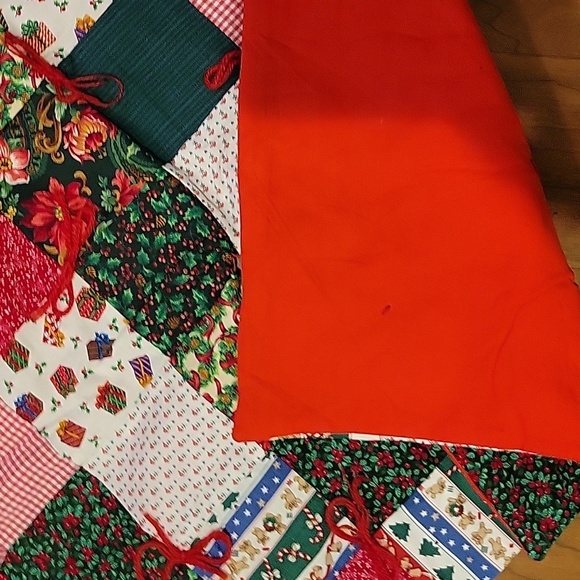 38"rnd 22" Sq 2- Christmas Tree Skirts Patchwork Hand stitched Tied adorable - Picture 9 of 9